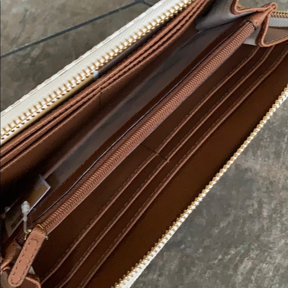 MICHAEL KORS LG ZA CONTINENTAL VANILLA WALLET - Picture 6 of 16